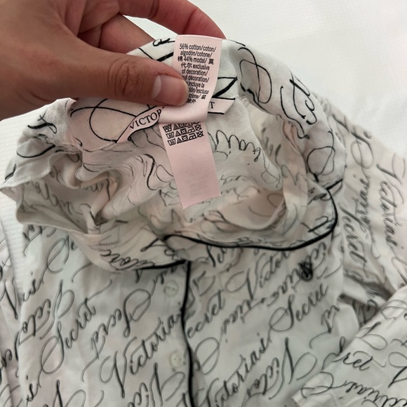 Victoria's Secret Flannel White Script Long Pajama Set Size Small - Picture 6 of 8